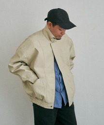 フェイクレザースタンド襟ブルゾン