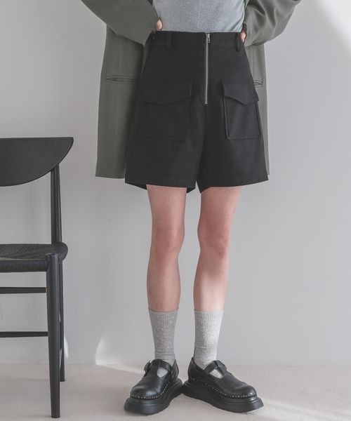 シッポつき♡ ホルスタインの4点セット(切替:黒) JEANASIS（ジーナシス）の「フロントZIPポケットショートパンツ