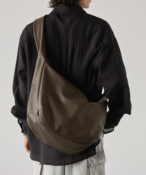EMMA CLOTHES（エマクローズ）の「ハーフムーンラウンド