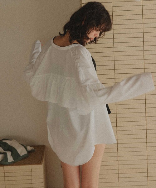 titivate（ティティベイト）の「バックフリルデザインシャツ/ラッシュガード（ラッシュガード・レディース・ブルー系その他2/ホワイト/ブルー系その他・L/M）」の2枚目の写真