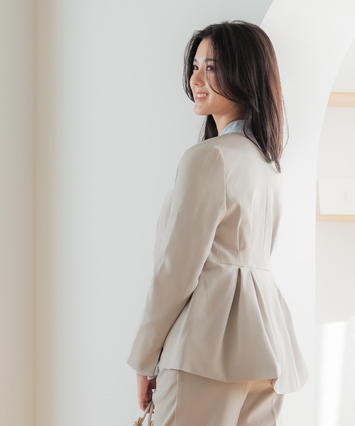 coca(coca)(コカ)の「セットアップ対応ぺプラムジャケット(ノーカラージャケット・レディース・ネイビー/ライトベージュ・M/L)」の15枚目の写真