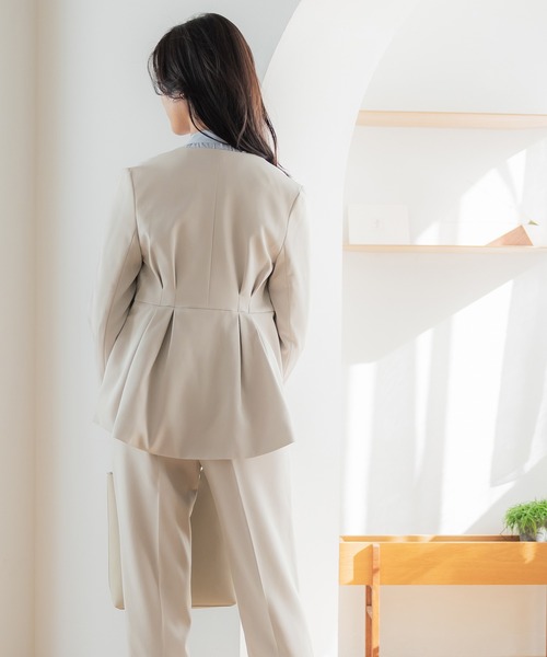 coca(coca)(コカ)の「セットアップ対応ぺプラムジャケット(ノーカラージャケット・レディース・ネイビー/ライトベージュ・M/L)」の11枚目の写真