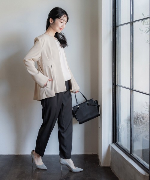 coca(coca)(コカ)の「セットアップ対応ぺプラムジャケット(ノーカラージャケット・レディース・ネイビー/ライトベージュ・M/L)」の14枚目の写真