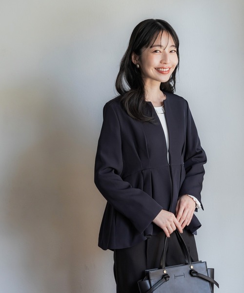 coca(coca)(コカ)の「セットアップ対応ぺプラムジャケット(ノーカラージャケット・レディース・ネイビー/ライトベージュ・M/L)」の9枚目の写真