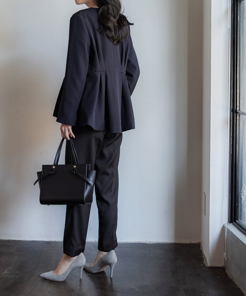 coca(coca)(コカ)の「セットアップ対応ぺプラムジャケット(ノーカラージャケット・レディース・ネイビー/ライトベージュ・M/L)」の7枚目の写真