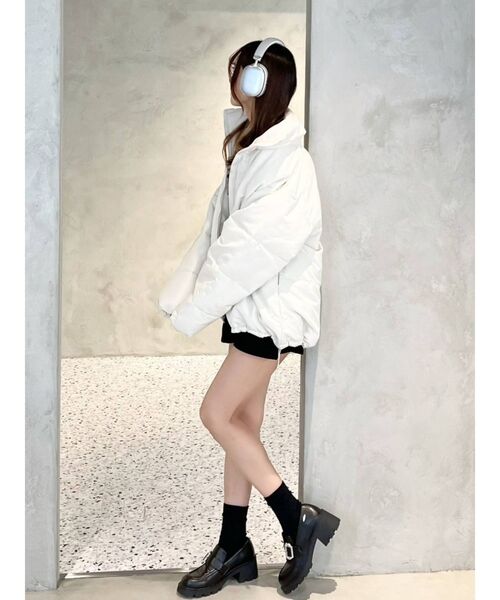 EATME（イートミー）の「スタンドカラーパフジャケット（ブルゾン・レディース・ブラック/アイボリー・FREE）」の5枚目の写真