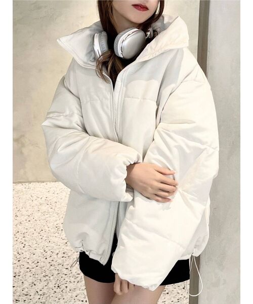 EATME（イートミー）の「スタンドカラーパフジャケット（ブルゾン・レディース・ブラック/アイボリー・FREE）」の4枚目の写真