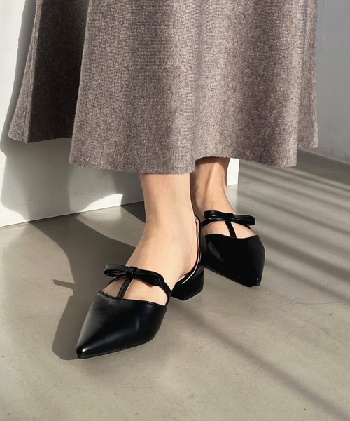 Olu.（オルドット）の「リボンデザインフラットシューズ（パンプス・レディース・ブラック/ブラウン系その他・39/37/35）」の2枚目の写真