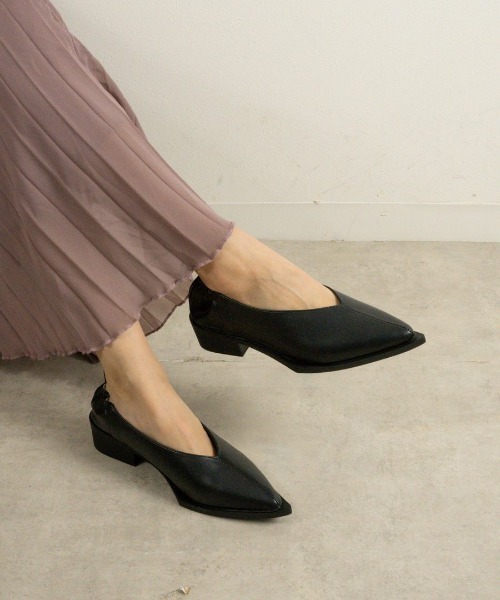 Fabby fabby(ファビィーファビィー)の「バックギャザーポインテッドパンプス(パンプス・レディース・イエロー/オフホワイト/ブラック/シルバー・MEDIUM/LARGE/SMALL)」の3枚目の写真