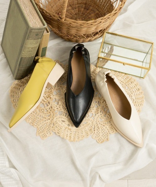 Fabby fabby(ファビィーファビィー)の「バックギャザーポインテッドパンプス(パンプス・レディース・イエロー/オフホワイト/ブラック/シルバー・MEDIUM/LARGE/SMALL)」の8枚目の写真