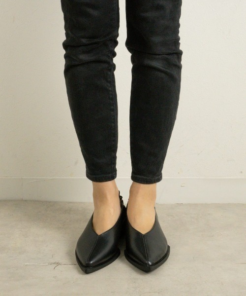 Fabby fabby(ファビィーファビィー)の「バックギャザーポインテッドパンプス(パンプス・レディース・イエロー/オフホワイト/ブラック/シルバー・MEDIUM/LARGE/SMALL)」の10枚目の写真