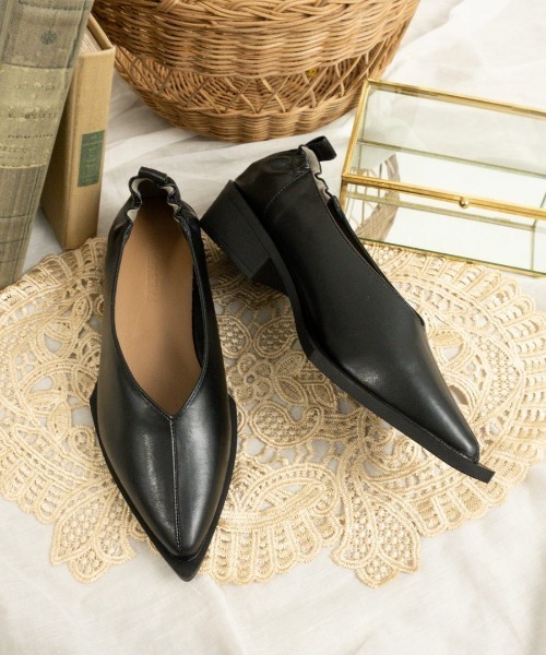 Fabby fabby(ファビィーファビィー)の「バックギャザーポインテッドパンプス(パンプス・レディース・イエロー/オフホワイト/ブラック/シルバー・MEDIUM/LARGE/SMALL)」の16枚目の写真