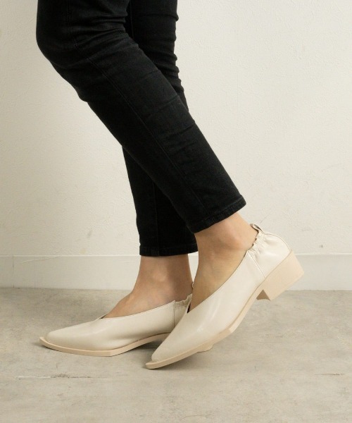 Fabby fabby(ファビィーファビィー)の「バックギャザーポインテッドパンプス(パンプス・レディース・イエロー/オフホワイト/ブラック/シルバー・MEDIUM/LARGE/SMALL)」の18枚目の写真