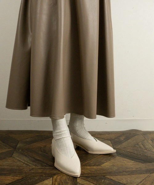 Fabby fabby(ファビィーファビィー)の「バックギャザーポインテッドパンプス(パンプス・レディース・イエロー/オフホワイト/ブラック/シルバー・MEDIUM/LARGE/SMALL)」の19枚目の写真