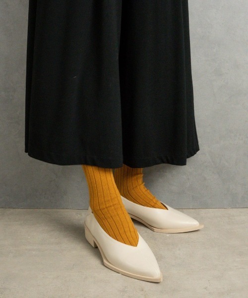 Fabby fabby(ファビィーファビィー)の「バックギャザーポインテッドパンプス(パンプス・レディース・イエロー/オフホワイト/ブラック/シルバー・MEDIUM/LARGE/SMALL)」の20枚目の写真