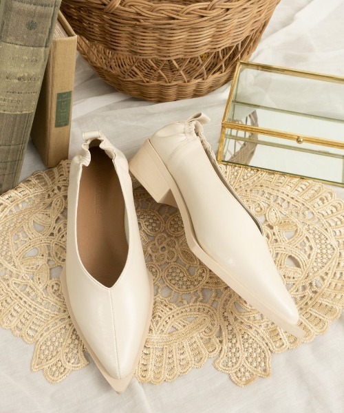 Fabby fabby(ファビィーファビィー)の「バックギャザーポインテッドパンプス(パンプス・レディース・イエロー/オフホワイト/ブラック/シルバー・MEDIUM/LARGE/SMALL)」の22枚目の写真