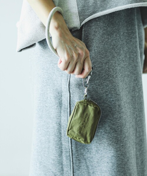 B:MING by BEAMS（ビーミングバイビームス）の「スクエア ポーチS（ポーチ・メンズ・ブラック/レッド/グリーン/ブルー系その他/カーキ・ONE SIZE）」の3枚目の写真