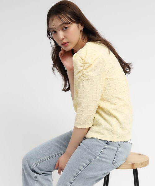 index（インデックス）の「◆UV ギャザースリーブトップス【イージーケア/洗濯機洗い可】（Tシャツ/カットソー・レディース・オフホワイト/サックスブルー/ブラック/ライトイエロー系・36/42/40/38）」の4枚目の写真