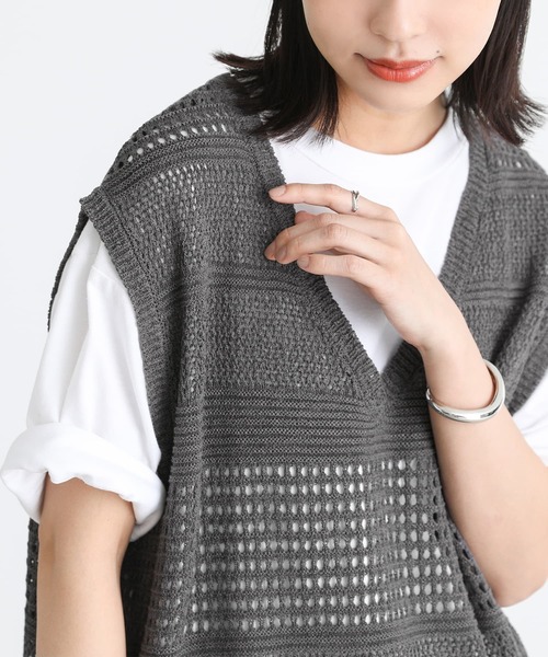 n'OrLABEL（ノアールレーベル）の「『テープヤーン透かし編みニットベスト』（ベスト・レディース・オフホワイト/チャコール・FREE）」の10枚目の写真