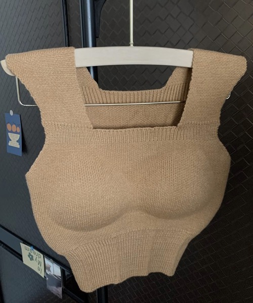 Miniministore（ミニミニストア）の「ショート丈 カップ付きニットタンクトップ（タンクトップ・レディース・ダークベージュ/キャメル/ホワイト/ブラック・FREE）」の3枚目の写真