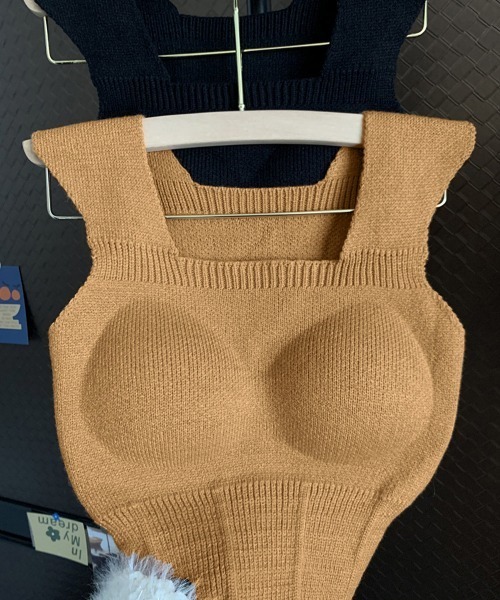 Miniministore（ミニミニストア）の「ショート丈 カップ付きニットタンクトップ（タンクトップ・レディース・ダークベージュ/キャメル/ホワイト/ブラック・FREE）」の15枚目の写真