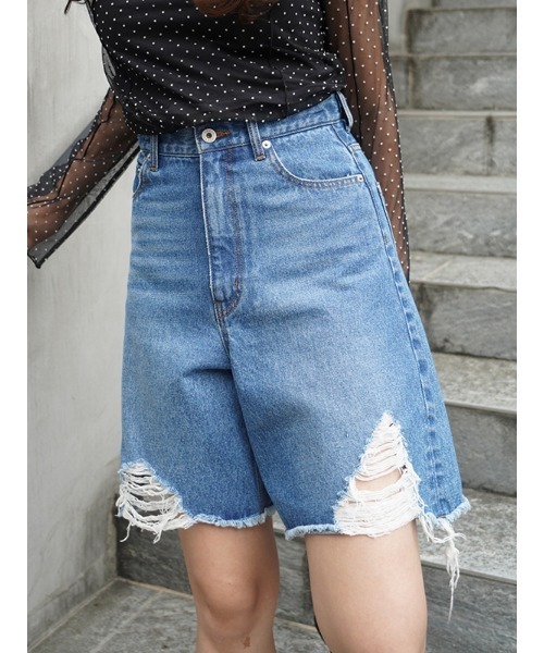 CHAROL（シャロル）の「クラッシュハーフデニム（デニムパンツ・レディース・ブルー/ライトブルー・S/M）」の2枚目の写真