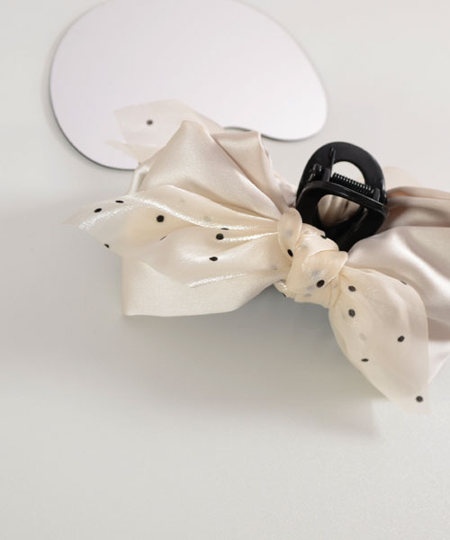 TONE SELECT GOODS（トーンセレクトグッズ）の「【float】リボン ドット 結びデザイン ヘアバンスクリップ（バレッタ/ヘアクリップ・レディース・オフホワイト/ブラック・FREE）」の4枚目の写真