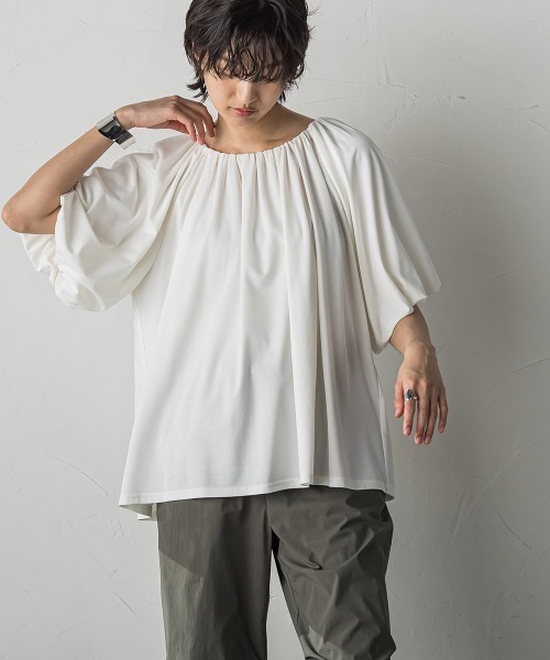MAYSON GREY(メイソングレイ)の「2WAYボリュームプルオーバー≪洗濯機で洗える≫(Tシャツ/カットソー・レディース・ブルー/オフホワイト/ベージュ・M)」の4枚目の写真