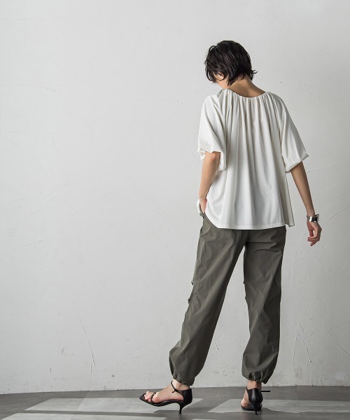 MAYSON GREY(メイソングレイ)の「2WAYボリュームプルオーバー≪洗濯機で洗える≫(Tシャツ/カットソー・レディース・ブルー/オフホワイト/ベージュ・M)」の6枚目の写真