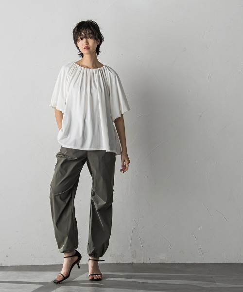 MAYSON GREY(メイソングレイ)の「2WAYボリュームプルオーバー≪洗濯機で洗える≫(Tシャツ/カットソー・レディース・ブルー/オフホワイト/ベージュ・M)」の7枚目の写真