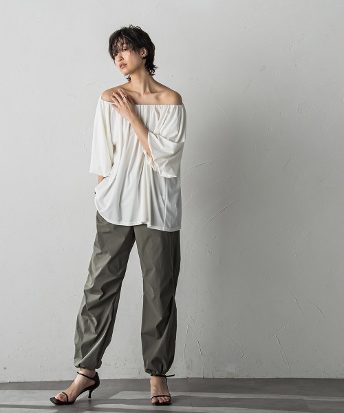 MAYSON GREY(メイソングレイ)の「2WAYボリュームプルオーバー≪洗濯機で洗える≫(Tシャツ/カットソー・レディース・ブルー/オフホワイト/ベージュ・M)」の8枚目の写真