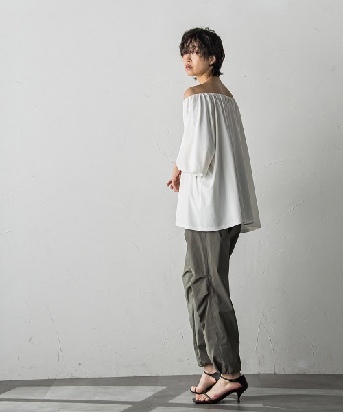 MAYSON GREY(メイソングレイ)の「2WAYボリュームプルオーバー≪洗濯機で洗える≫(Tシャツ/カットソー・レディース・ブルー/オフホワイト/ベージュ・M)」の9枚目の写真