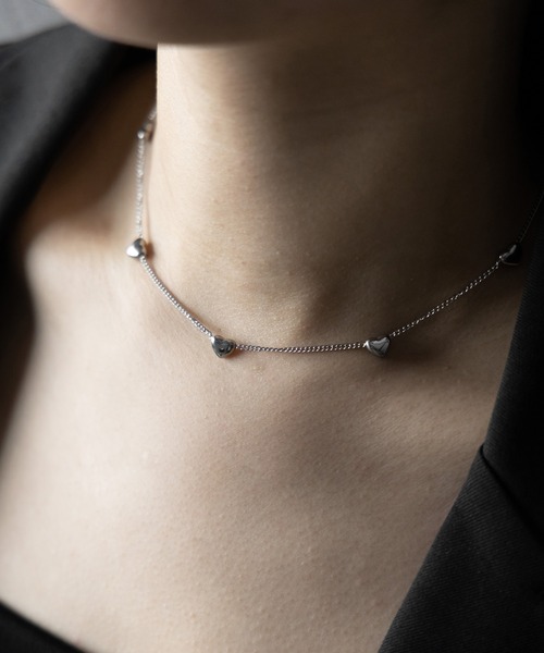 me+em select（ミームセレクト）の「ミニマルハートチェーンチョーカーネックレス ／ MINIMAL HEART CHAIN CHOKER NECKLACE（ネックレス・レディース・シルバー・FREE）」の7枚目の写真