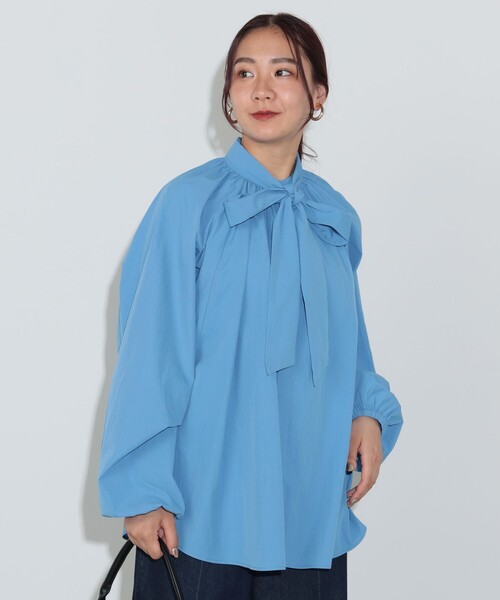 BEAMS HEART（ビームスハート）の「ボウタイセット ノーカラー ブラウス（シャツ/ブラウス・レディース・チャコールグレー/ホワイト系その他5/サックスブルー・FREE）」の4枚目の写真