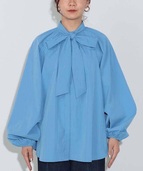 BEAMS HEART（ビームスハート）の「ボウタイセット ノーカラー ブラウス（シャツ/ブラウス・レディース・チャコールグレー/ホワイト系その他5/サックスブルー・FREE）」の9枚目の写真