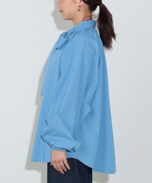 BEAMS HEART（ビームスハート）の「ボウタイセット ノーカラー ブラウス（シャツ/ブラウス・レディース・チャコールグレー/ホワイト系その他5/サックスブルー・FREE）」の10枚目の写真