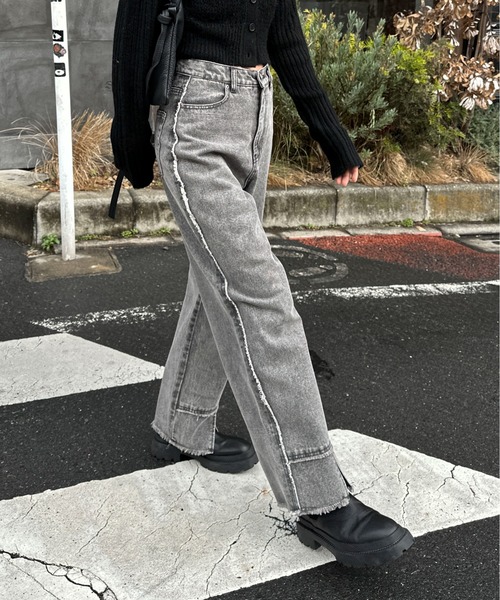 feepur（フェピュール）の「サイドフリンジスリットワイドデニム（デニムパンツ・レディース・ブラック/グレー/ブルー・SMALL/MEDIUM）」の3枚目の写真