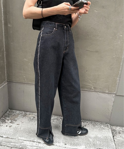 feepur（フェピュール）の「サイドフリンジスリットワイドデニム（デニムパンツ・レディース・ブラック/グレー/ブルー・SMALL/MEDIUM）」の2枚目の写真