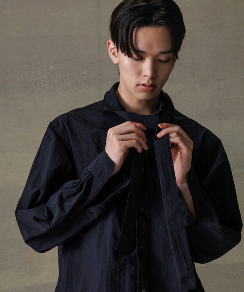 【セール】撥水リサイクルナイロン ボウタイ シャツ / ロングシーズン着用可能 / ルーズシルエット 2WAY /ユニセックス（シャツ/ブラウス）｜ADAM ET ROPE'（アダムエロペ）