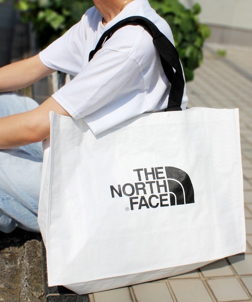 THE NORTH FACE(ザノースフェイス)の「【THE NORTH FACE】ノースフェイス SHOPPER BAG ホワイトレーベル ショッパーバッグ Lサイズ(トートバッグ・レディース・ホワイト/ホワイト系その他2・L)」の2枚目の写真