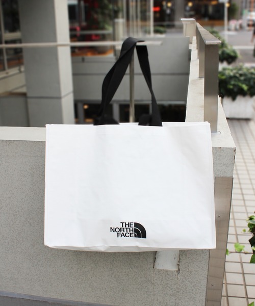 THE NORTH FACE(ザノースフェイス)の「【THE NORTH FACE】ノースフェイス SHOPPER BAG ホワイトレーベル ショッパーバッグ Lサイズ(トートバッグ・レディース・ホワイト/ホワイト系その他2・L)」の12枚目の写真