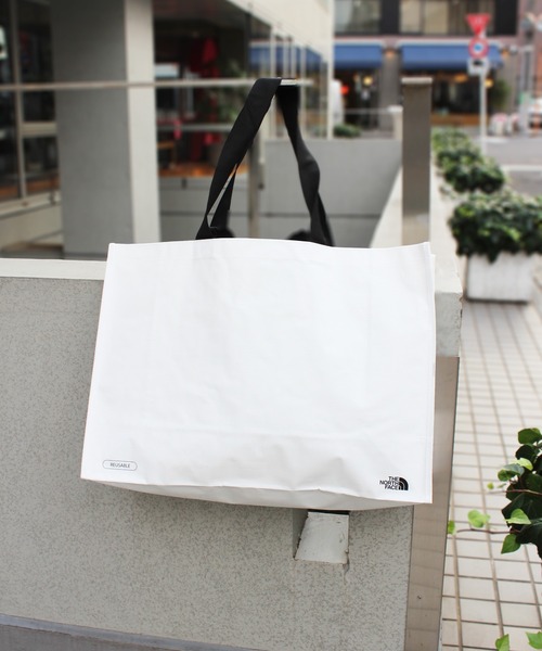 THE NORTH FACE(ザノースフェイス)の「【THE NORTH FACE】ノースフェイス SHOPPER BAG ホワイトレーベル ショッパーバッグ Lサイズ(トートバッグ・レディース・ホワイト/ホワイト系その他2・L)」の13枚目の写真