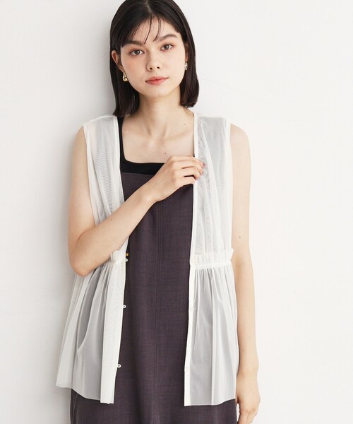 THE SHOP TK (ザ ショップ ティーケー )の「◆チュールギャザーベスト【洗える】(ベスト・レディース・オフホワイト/ブラック・99)」の2枚目の写真
