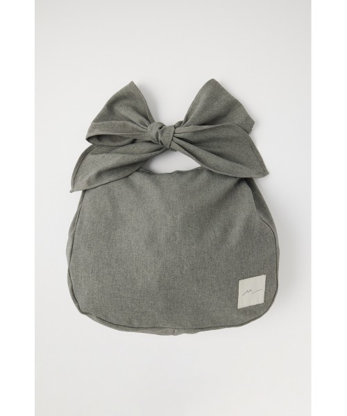 M_（エムアンダーバー）の「原料の一部にリサイクルポリエステルを使用　持ち手の長さを結び方で調整できる大容量のトートバッグ（ショルダーバッグ・レディース・グレー/ブラック・FREE）」の4枚目の写真