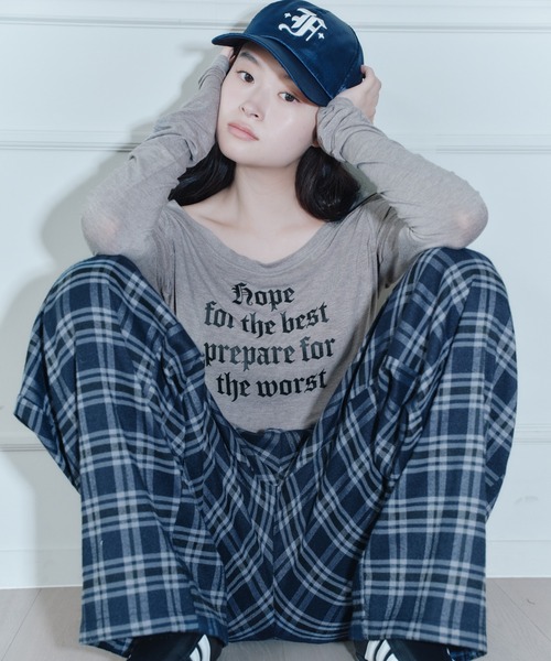 FCMM(エフシーエムエム)の「LETTRING L/S TEE/レタリングロングスリーブT(Tシャツ/カットソー・レディース・ホワイト/ブラック/グレー・MEDIUM/SMALL)」の13枚目の写真