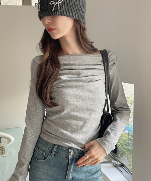 Ada.(エイダ)の「タックデザイン ドレープ ボートネック Tシャツ(Tシャツ/カットソー・レディース・レッド/ホワイト/グレー・FREE)」の13枚目の写真