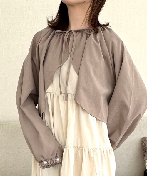 merrylatte（メリーラテ）の「袖パールフレアボレロブラウス（カーディガン/ボレロ・レディース・モカ・FREE）」の4枚目の写真