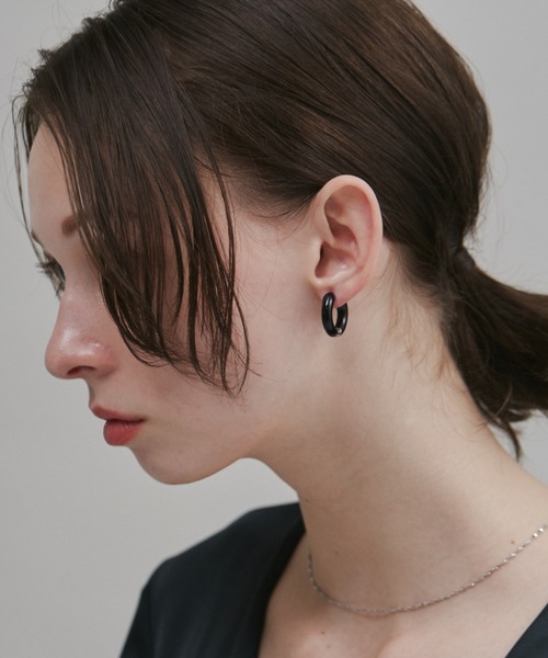 ciite' surgical stainless(シーテサージカルステンレス)の「【 金属アレルギー対応 】 バイカラー フープピアス サージカルステンレス (両耳用)(ピアス(両耳用)・レディース・ブラック系その他/ホワイト/ホワイト系その他/ブラック・FREE)」の11枚目の写真