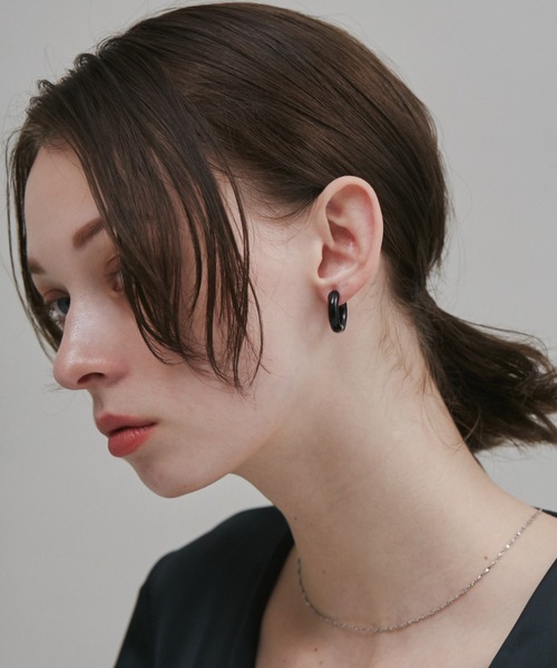 ciite' surgical stainless(シーテサージカルステンレス)の「【 金属アレルギー対応 】 バイカラー フープピアス サージカルステンレス (両耳用)(ピアス(両耳用)・レディース・ブラック系その他/ホワイト/ホワイト系その他/ブラック・FREE)」の12枚目の写真
