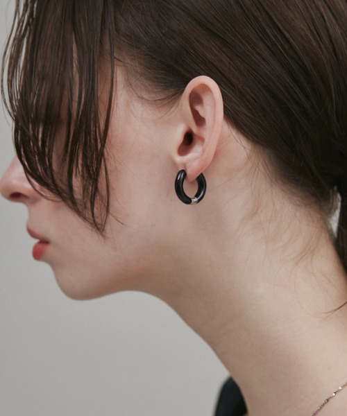 ciite' surgical stainless(シーテサージカルステンレス)の「【 金属アレルギー対応 】 バイカラー フープピアス サージカルステンレス (両耳用)(ピアス(両耳用)・レディース・ブラック系その他/ホワイト/ホワイト系その他/ブラック・FREE)」の13枚目の写真
